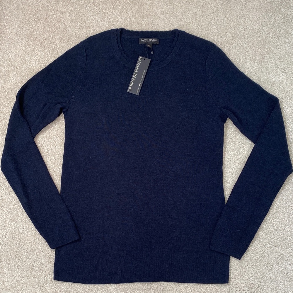 Banana Republic 100% merino wool  Navy Blue Crewneck Sweater. NWT. Size large.